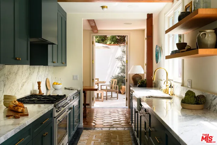 3810 Dixie Canyon Avenue, Los Angeles, California 91423