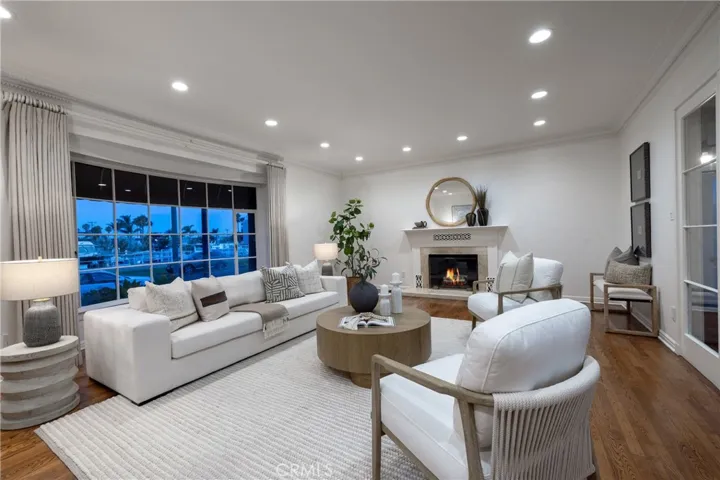 241 Bay Shore, Long Beach, California 90803
