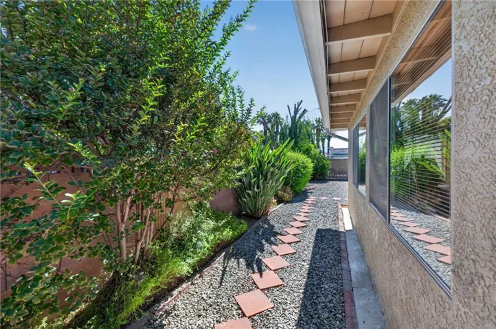 1400 W Mayberry, Hemet, California 92543