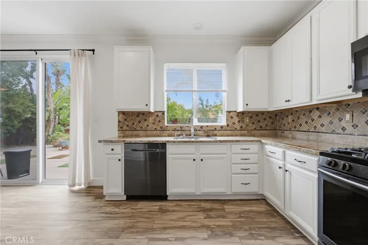2180 Stonewood, Mentone, California 92359