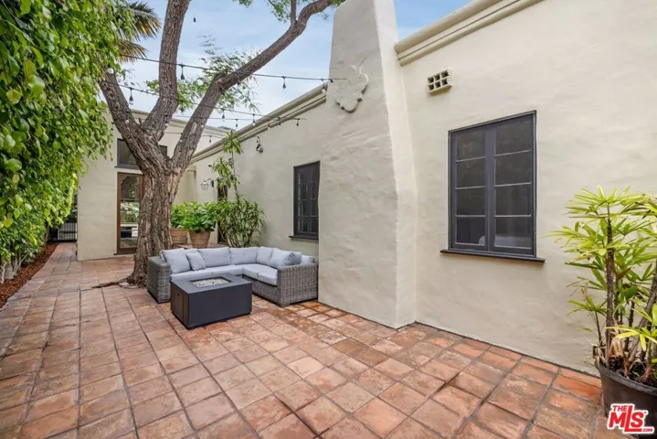 1017 S Gretna Green Way, Los Angeles, California 90049