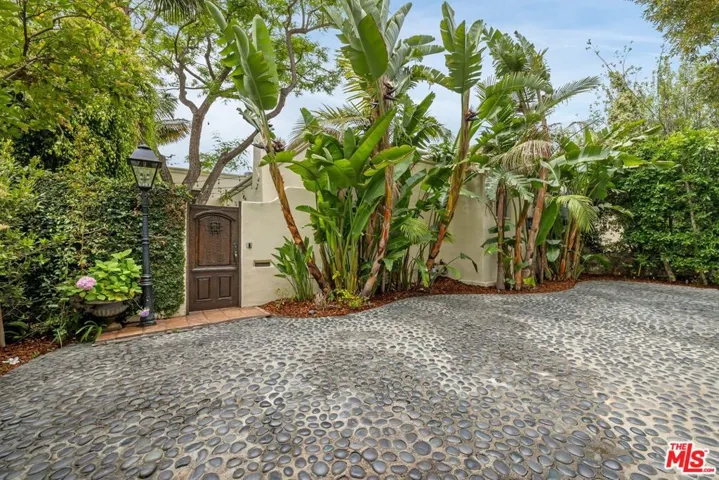 1017 S Gretna Green Way, Los Angeles, California 90049