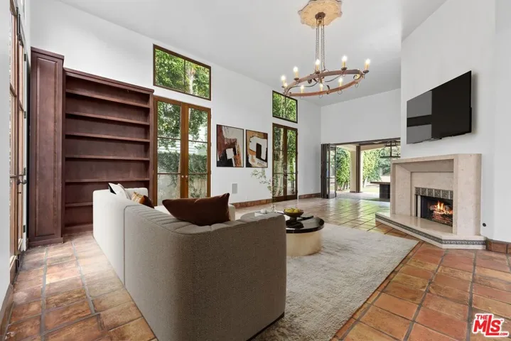 1017 S Gretna Green Way, Los Angeles, California 90049