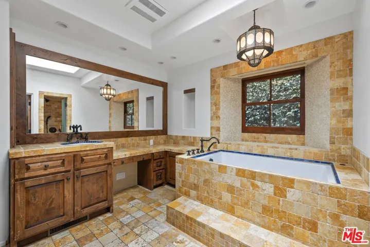 1017 S Gretna Green Way, Los Angeles, California 90049