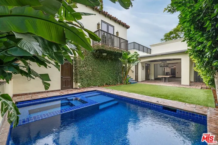 1017 S Gretna Green Way, Los Angeles, California 90049