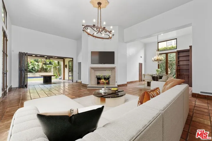 1017 S Gretna Green Way, Los Angeles, California 90049