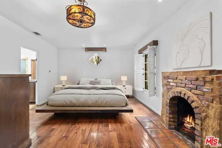 1017 S Gretna Green Way, Los Angeles, California 90049