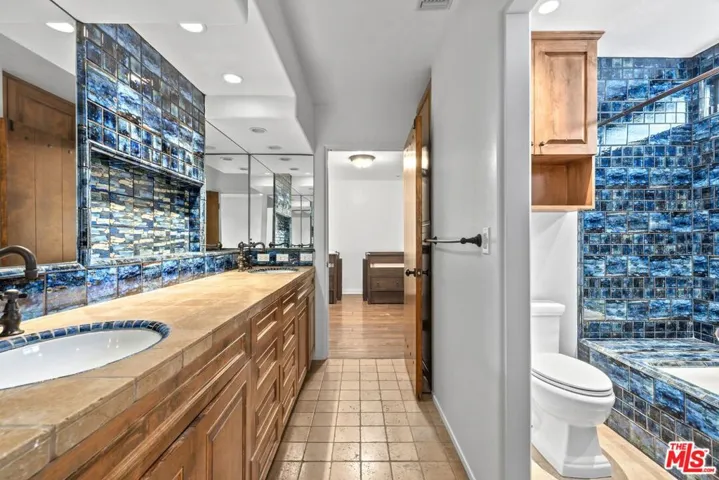 1017 S Gretna Green Way, Los Angeles, California 90049