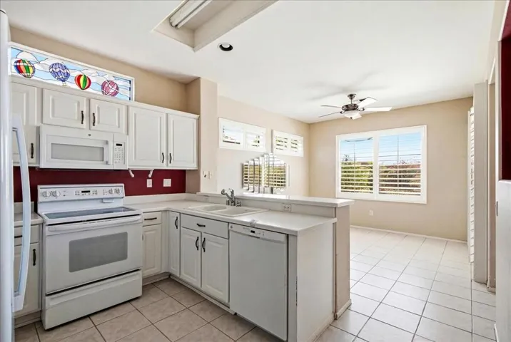 048-425853- kitchen