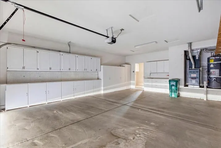 048-425853- garage