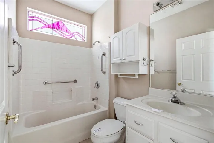 048-425853- bathroom (2)