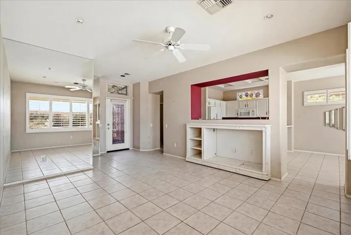 048-425853- living room (1)