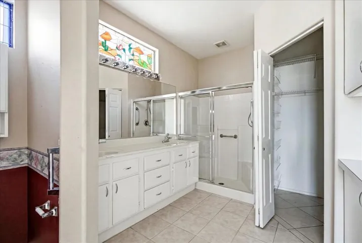 048-425853- bathroom (1)