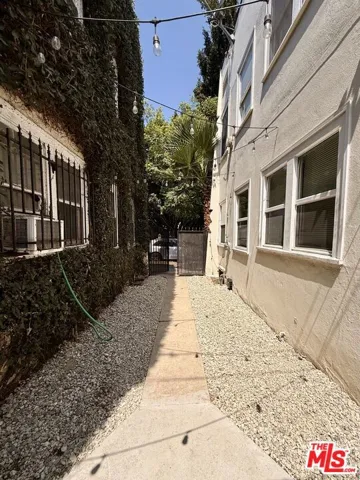 934 1/2 S Berendo Street, Los Angeles, California 90006