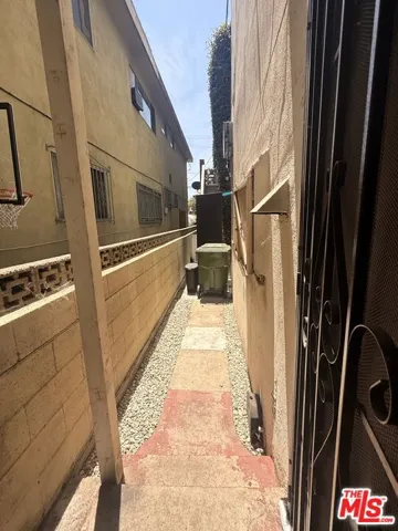 934 1/2 S Berendo Street, Los Angeles, California 90006