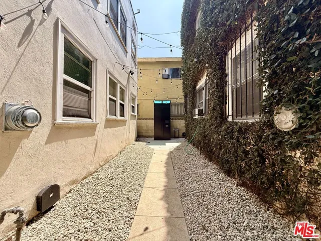934 1/2 S Berendo Street, Los Angeles, California 90006