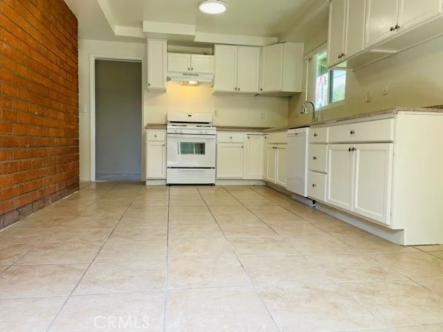 15641 Tustin Village Way 1, Tustin, California 92780