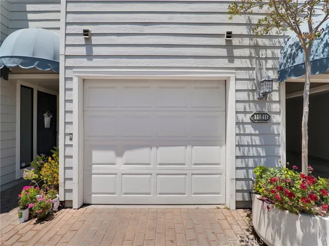 1 car garage with direct access