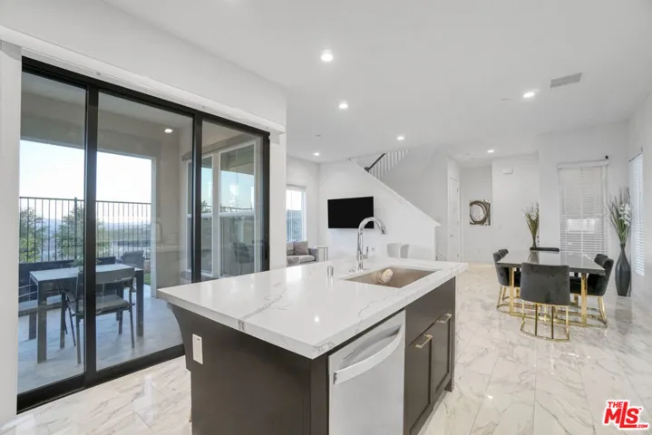 20818 W Bur Oak Circle, Porter Ranch, California 91326 — photo 5
