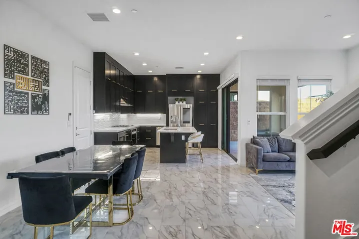 20818 W Bur Oak Circle, Porter Ranch, California 91326 — photo 4