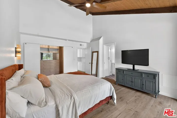 8611 Burton Way 4, Los Angeles, California 90048