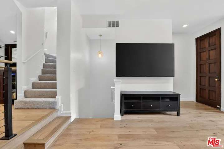 8611 Burton Way 4, Los Angeles, California 90048