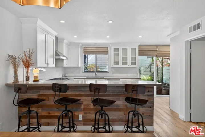 8611 Burton Way 4, Los Angeles, California 90048