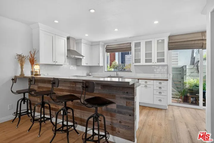 8611 Burton Way 4, Los Angeles, California 90048
