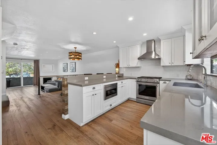 8611 Burton Way 4, Los Angeles, California 90048