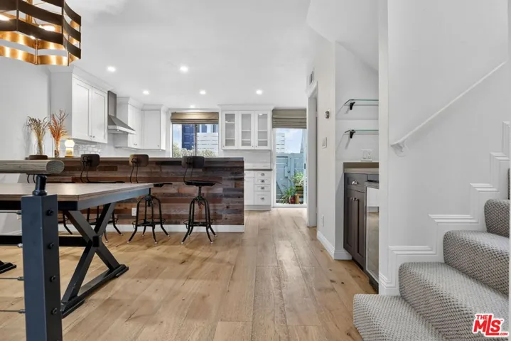 8611 Burton Way 4, Los Angeles, California 90048