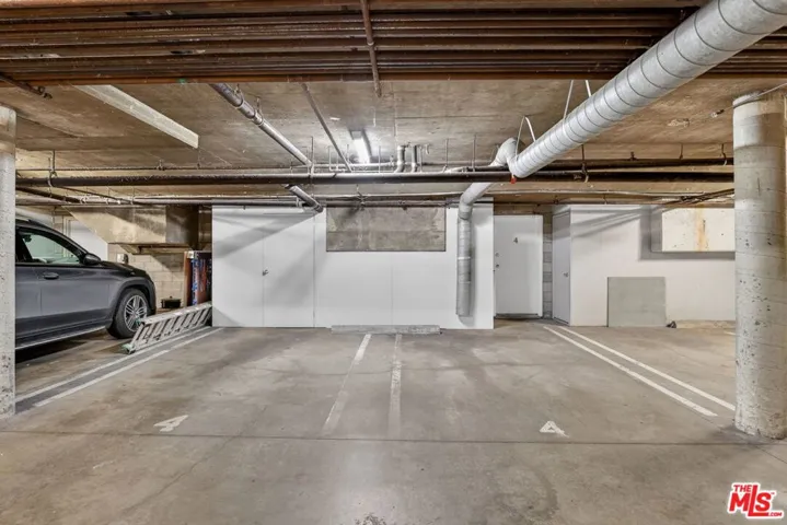 8611 Burton Way 4, Los Angeles, California 90048