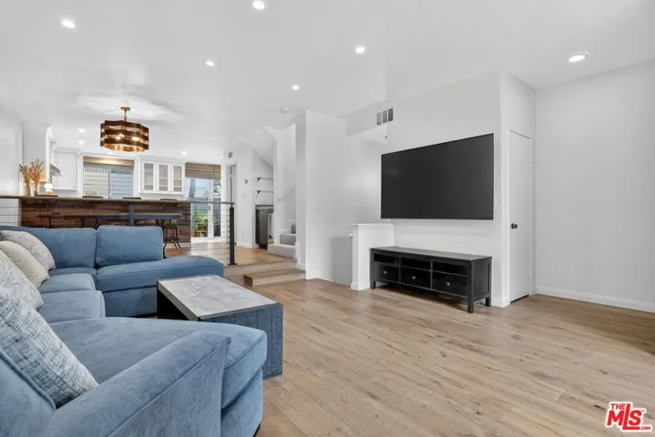 8611 Burton Way 4, Los Angeles, California 90048