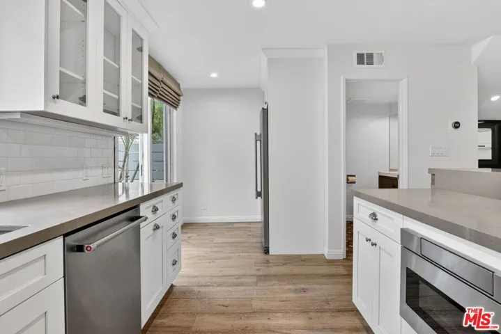 8611 Burton Way 4, Los Angeles, California 90048