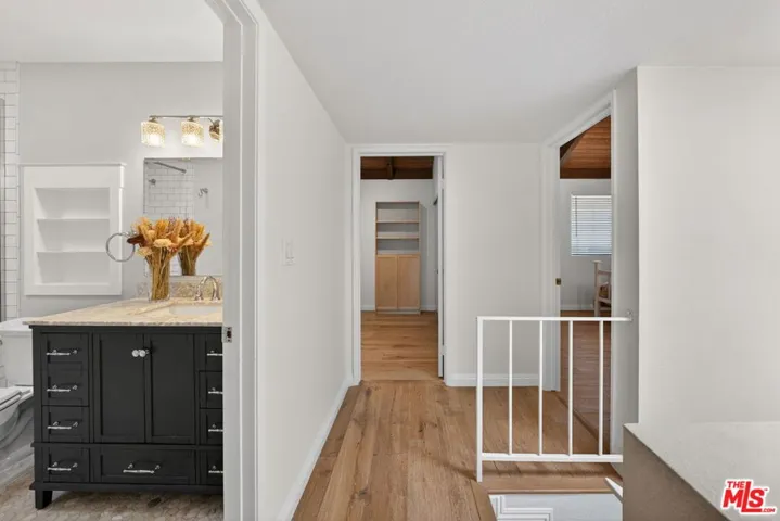 8611 Burton Way 4, Los Angeles, California 90048
