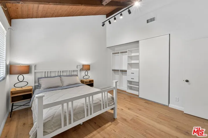 8611 Burton Way 4, Los Angeles, California 90048