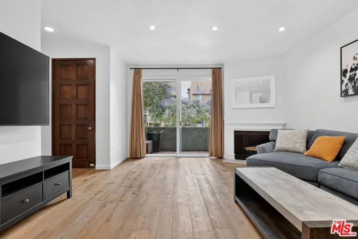 8611 Burton Way 4, Los Angeles, California 90048