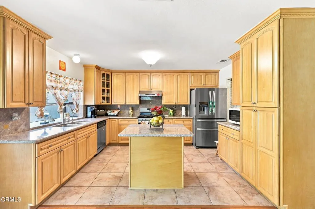 15-web-or-mls-1935 El Rancho Dr-4