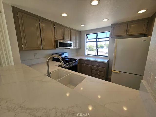 2336 Elden Avenue M, Costa Mesa, California 92627