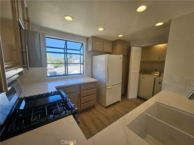2336 Elden Avenue M, Costa Mesa, California 92627