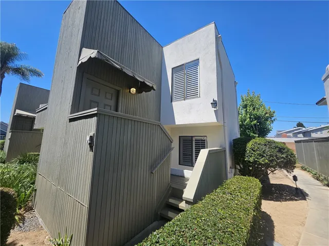 2336 Elden Avenue M, Costa Mesa, California 92627