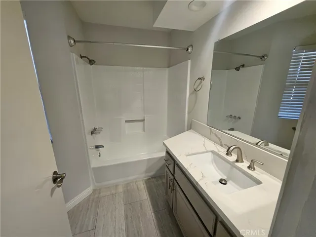 2336 Elden Avenue M, Costa Mesa, California 92627
