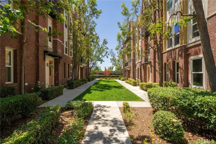 704 W 1st Street, Claremont, California 91711