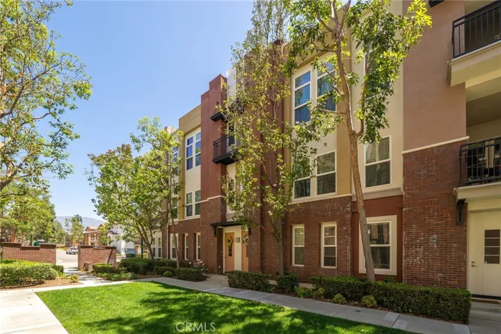 704 W 1st Street, Claremont, California 91711