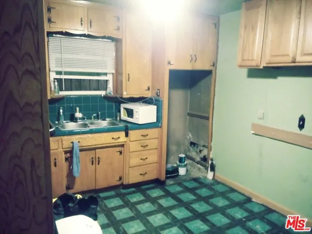 413 N Broadacres Avenue, Compton, California 90220