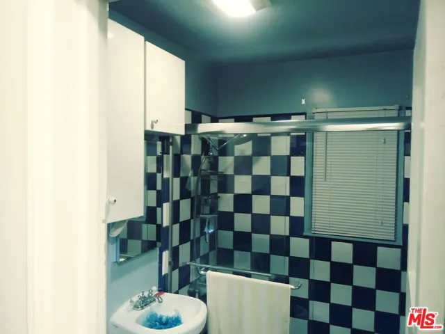 413 N Broadacres Avenue, Compton, California 90220