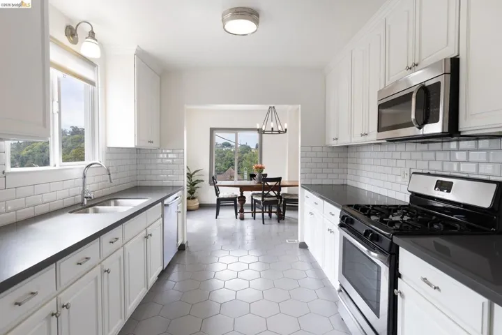 8342 Ney Avenue, Oakland, California 94605
