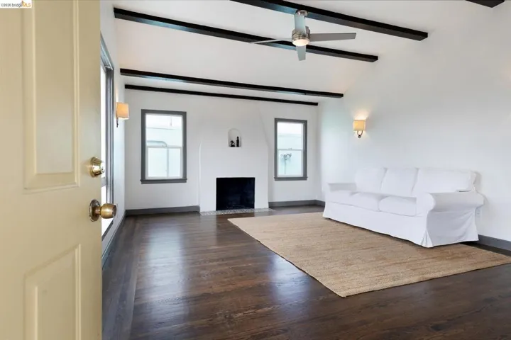 8342 Ney Avenue, Oakland, California 94605