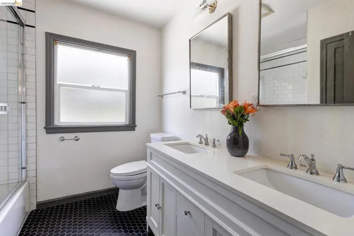 8342 Ney Avenue, Oakland, California 94605