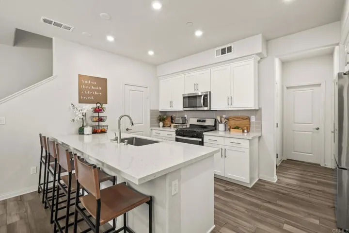 1513 Meriwood Way, Vista, California 92083