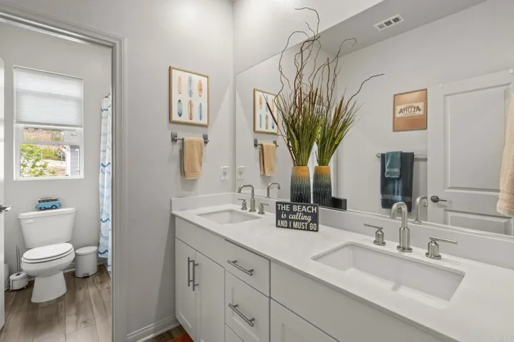 1513 Meriwood Way, Vista, California 92083